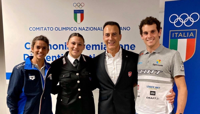 Il triatleta del CUS Parma Filippo Rinaldi premiato dal CONI
