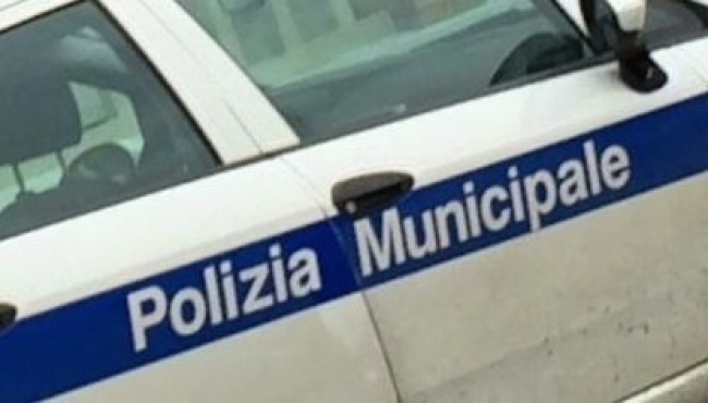 Modena - Camion perde detriti in zona San Cataldo