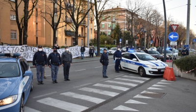 Flash Mob delle forze dell&#039;ordine davanti al Pronto Soccorso