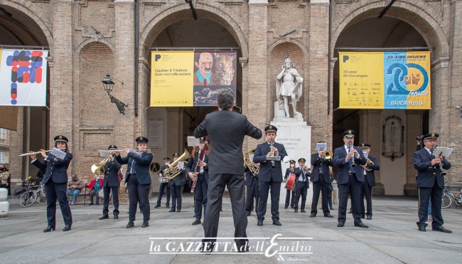 1° Maggio in Piazza Garibaldi con la Banda Musicale Giuseppe Verdi (foto)
