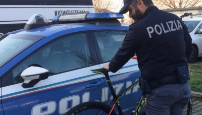 Pregiudicato riconosciuto e denunciato dalla Polizia di Stato per furto di bici.