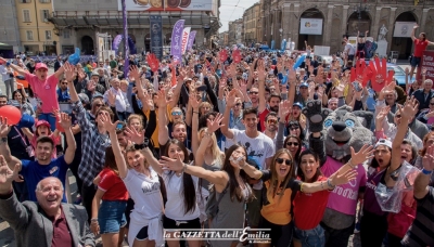 Grande entusiasmo per il passaggio del Giro d&#039;Italia a Parma: foto di Francesca Bocchia