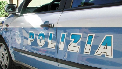 Bimbo di due anni rimane chiuso in auto sotto il sole