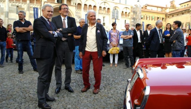 Il sindaco Gian Carlo Muzzarelli con Harald Wester, Ceo Maserati e Ermanno Cozza che lavora in Maserati dal &#039;51