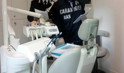 Protesi dentarie di materiale scadente: blitz in uno studio dentistico del modenese