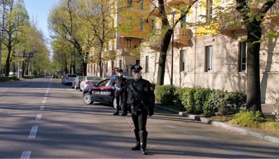 Si scaglia contro il personale sanitario e poi contro i carabinieri intervenuti. Denunciato.