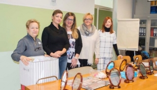 Fard e parrucche per sentirsi belle durante la malattia, corso di make-up presso l&#039;Oncologia medica dell&#039;Ospedale Maggiore di Parma