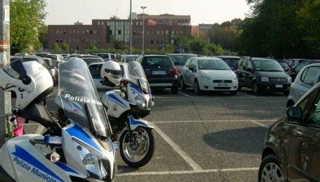 Piacenza - Parcheggiatori abusivi in viale Malta: sequestrati 226 euro
