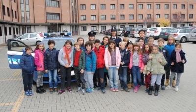 Modena - I piccoli studenti della &quot;Graziosi&quot; a scuola in Questura