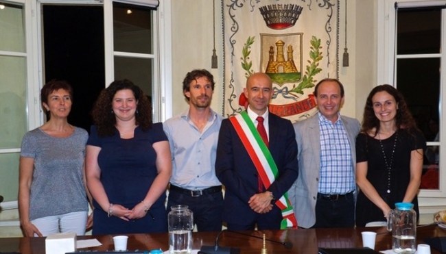 Il sindaco Alberto Vaccari e la sua Giunta