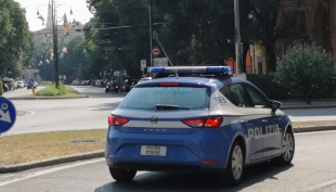 Rapina e aggredisce una donna e un rider, intervenuto in soccorso: cittadino marocchino pregiudicato arrestato dalla Polizia di Stato