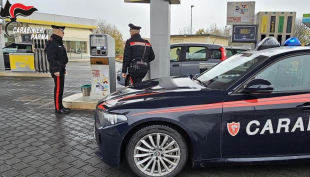 Ruba dalla cassa del “self” di un distributore carburanti 7.000 euro.