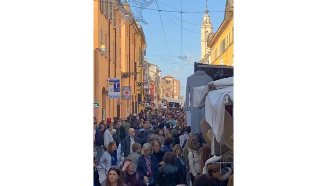 Torna a Parma il mercatino da Forte dei Marmi