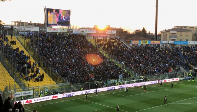 Serie A: Poker del Napoli contro un Parma imbarazzante