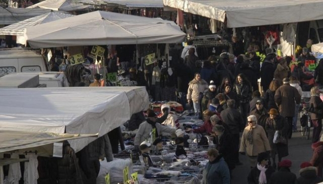 Modena - Commercio abusivo al mercato Novi Sad: 15 mila euro di multa