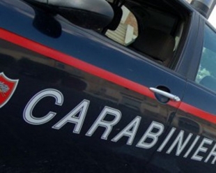 Respinto, sfascia l’auto della sua fiamma