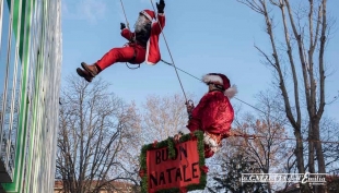 I Babbi Natale del Cai all&#039;ospedale dei Bambini - Le foto