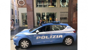 Sottrae merce presso l&#039;OVS e aggredisce personale di vigilanza ed agenti intervenuti. Arrestato per rapina dalla Polizia di Stato