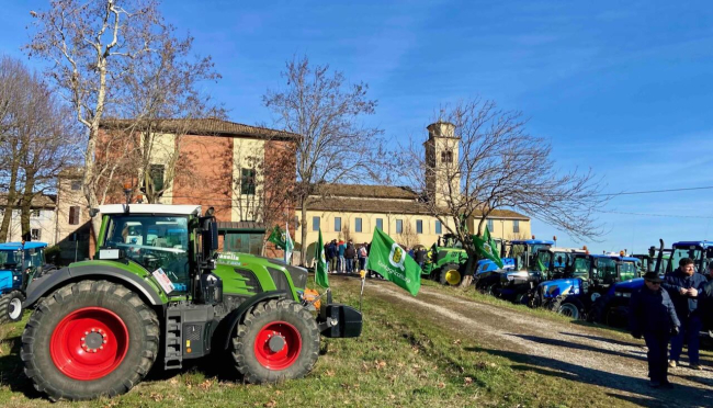 Grande partecipazione a Castione Marchesi, nel territorio comunale di Fidenza, per il raduno con benedizione dei trattori organizzato da Confagricoltura Parma.