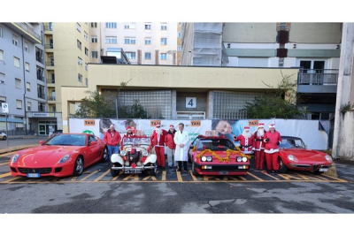 Babbi Natale su auto da sogno: il Club Motori di Modena in visita alla Pediatria del Policlinico