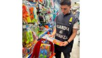 GDF Parma: sequestrati 884 giocattoli da spiaggia non conformi ai requisiti di sicurezza