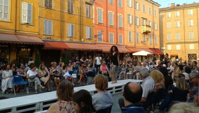 Modena - Modenamoremio porta la sfilata in Piazza con l&#039;evento &quot;Eco sfilata e non solo...&quot;