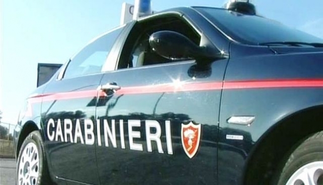 Richiedono l&#039;intervento di una pattuglia e poi aggrediscono i Carabinieri