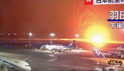 Il momento in cui l&#039;aereo prende fuoco all&#039;aeroporto di Tokyo (Video).