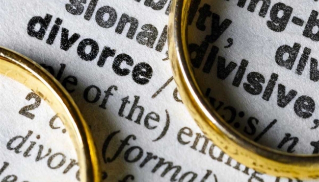 “L’Agorà del Diritto”: la convivenza stabile non esclude in automatico il diritto all’assegno divorzile