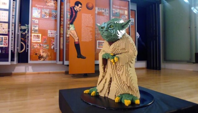 Modena - Al Museo della Figurina arriva un grande Yoda di Lego