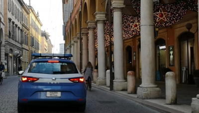 Ruba due cellulari all’interno di un locale: arrestato tunisino irregolare e pluripregiudicato