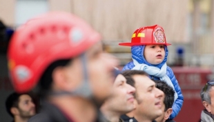 I Vigili del Fuoco di Parma festeggiano S. Barbara con i più piccoli - FOTO