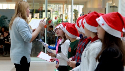 Jingle bell rock: gli alunni della scuola elementare Mario Lodi nel reparto di Oncoematologia pediatrica