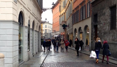 Parma - Rapina in pieno centro alla gioielleria Valenti di via Farini