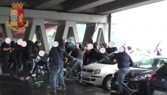 Modena – Reggio Audace: sette tifosi denunciati dalla Polizia di Stato per rissa e possesso di armi