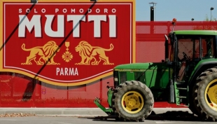 Fake news. Mutti smentisce il ritiro della propria passata di pomodoro per contaminazione da arsenico.