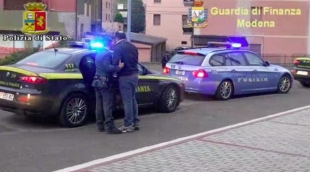 foto dell&#039;operazione di ottobre di Polizia e Guardia di Finanza