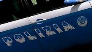 Modena - Infrangono il finestrino di un furgone e si mettono a rovistare, sorpresi e arrestati
