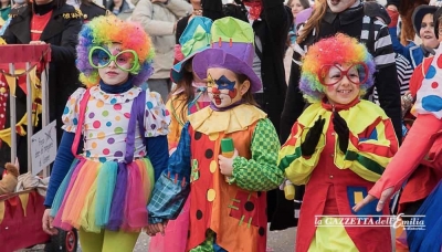 Il Carnevale torna a sfilare in Oltretorrente - FOTO