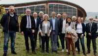 L&#039;assessore Caselli, al centro nella foto, nel corso della visita all&#039;azienda vitivinicola &quot;Poderi Dei Nespoli&quot;    