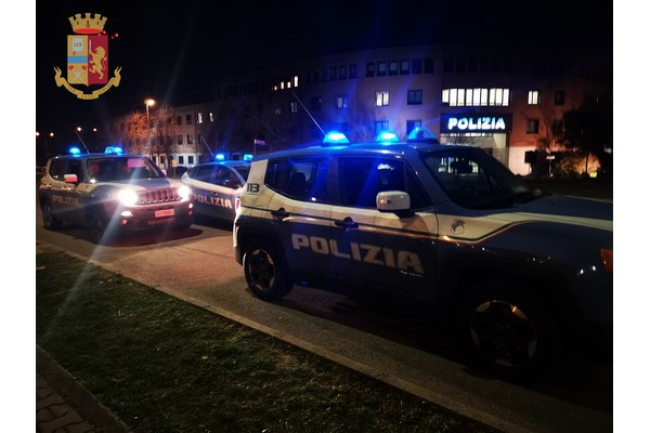 Polizia di Stato: controlli serali rinforzati in zona Crocetta e Stazione FS – 3 denunce e 71 persone controllate