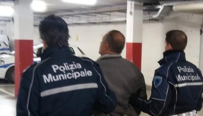 L&#039;uomo arrestato per spaccio al Comando della Pm