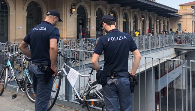 Tenta di rubare una bici, preso dalla Polizia di Stato