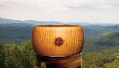 33 caseifici celebrano il Parmigiano Reggiano di Montagna alla cinquantatreesima Fiera di Casina (RE)