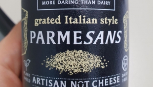 Italian Sounding: a Natale il Consorzio Parmigiano Reggiano interviene contro il Fake Parmesan prodotto nel Regno Unito