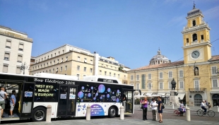 Il bus elettrico fa tappa in piazza Garibaldi