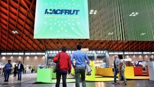Export d&#039;eccellenza. UniCredit premia due aziende romagnole nell&#039;ambito di MacFrut.