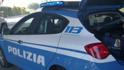 Parmigiana ubriaca si scaglia e colpisce un’Agente