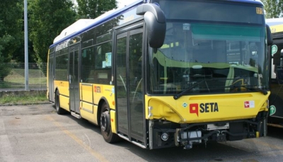 Modena, incidente fra autobus e vettura