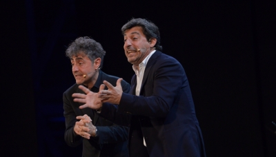 “Il cotto e il crudo”: Emilio Solfrizzi apre la stagione del cabaret